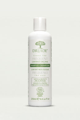 Druide Green Tea Frequent Shampoo 250 ml dispenser on a clear background.