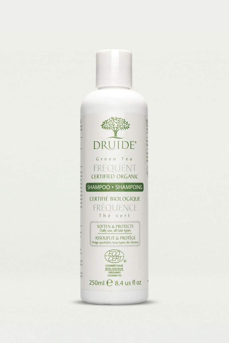 Druide Green Tea Frequent Shampoo 250 ml dispenser on a clear background.
